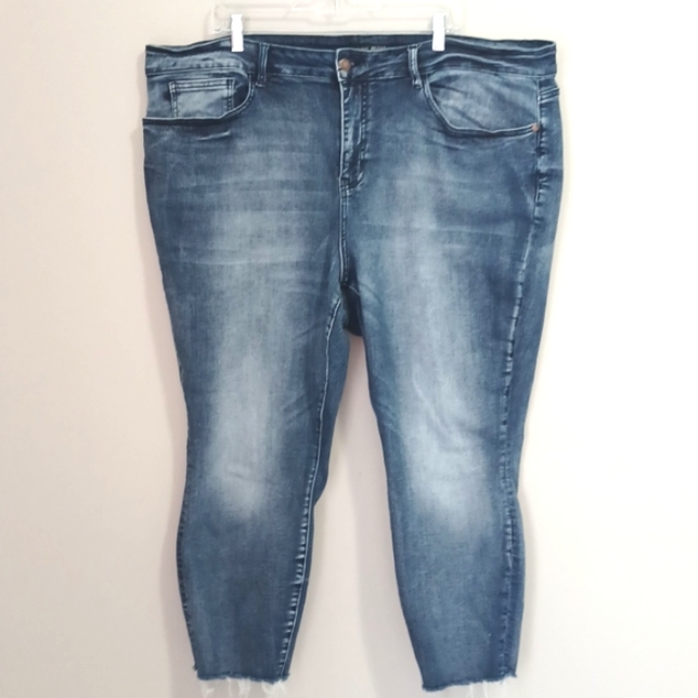 Judy Blue Relaxed Fit Raw Hem Jeans